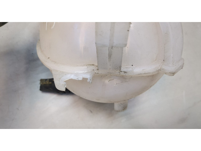 Бачок расширительный Skoda Yeti 2013-2018 1K0121407A 1.6