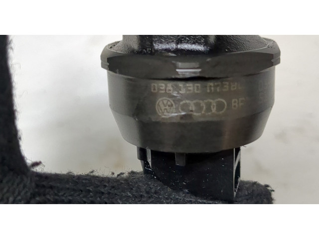 Форсунка топливная  Volkswagen Caddy 2004-2015    038130073BN, 038130079TX     