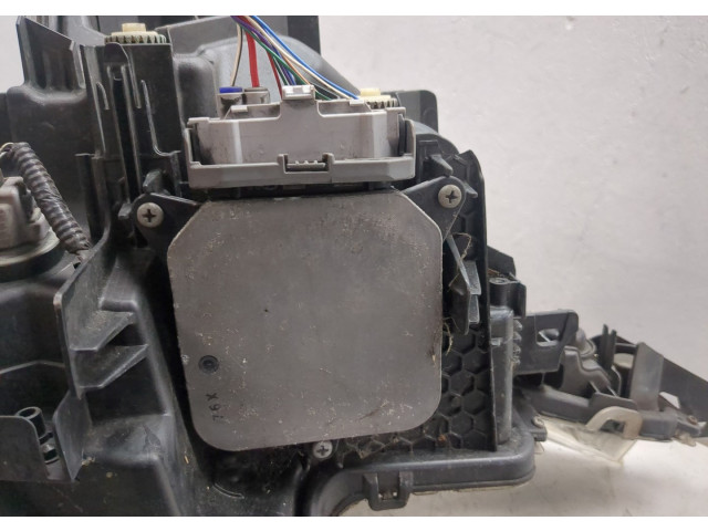 Фара передняя  Toyota Prius 2015-2019 левая 