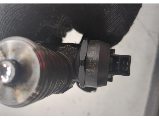 Форсунка топливная Volkswagen Golf Plus 038130073AG