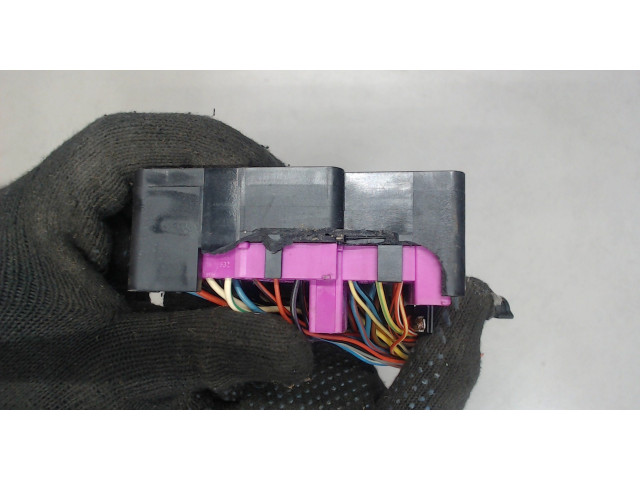 Блок предохранителей  Skoda Fabia 1999-2004      6Q1941824B    1.4