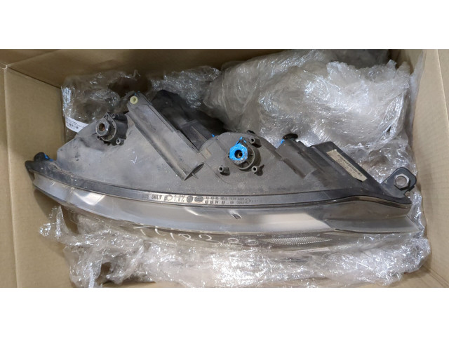 Фара передняя  Volkswagen Caddy 2010-2015 правая 