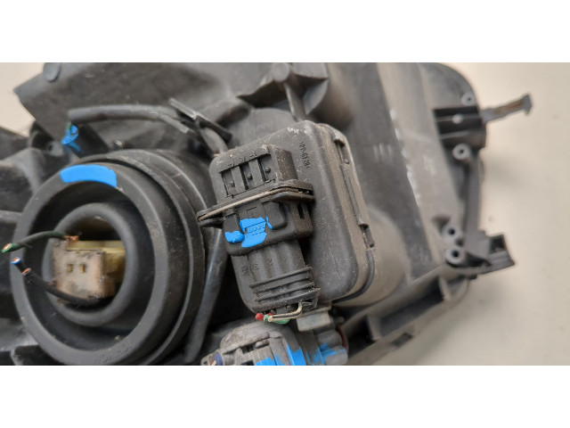 Фара передняя  Toyota Urban Cruiser правая 