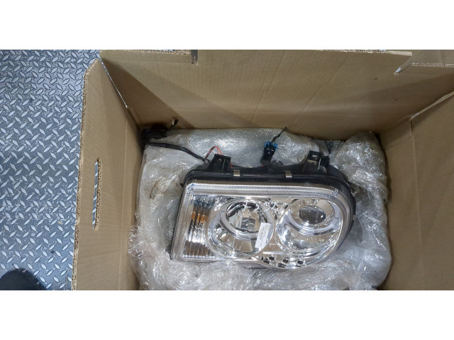 Фара передняя  Chrysler 300C 2004-2011 левая 