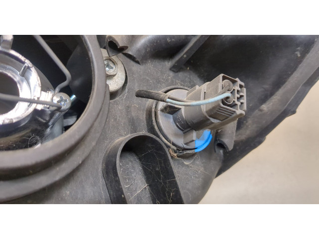 Фара передняя Mazda 3 (BK) 2003-2009 правая