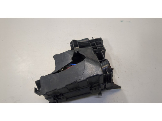 Блок предохранителей  Nissan Rogue 2014-2020      243817990a    2.5