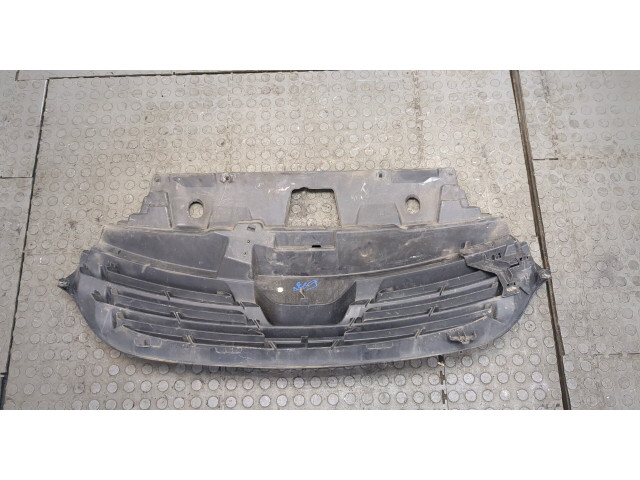 Решетка радиатора  Renault Trafic 2014-2021          1.6 