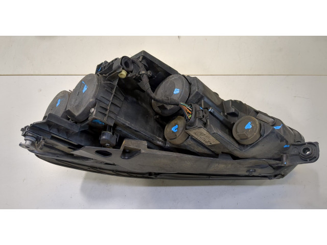 Фара передняя  Volkswagen Passat 8 2015- правая 