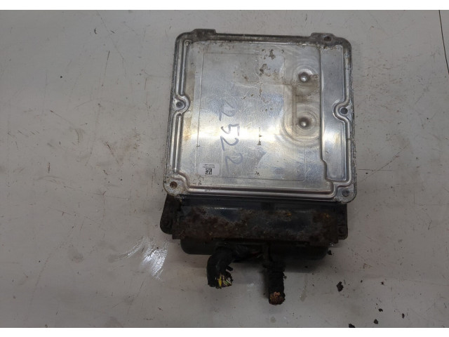 Блок управления двигателем  Skoda SuperB 2008-2015     