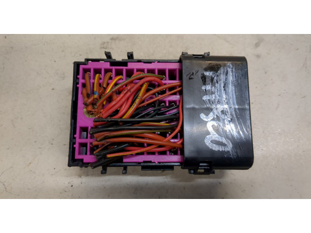 Блок предохранителей  Skoda Yeti 2009-2014         