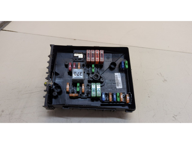 Блок предохранителей  Skoda Octavia (A5) 2004-2013      1K0937125A   