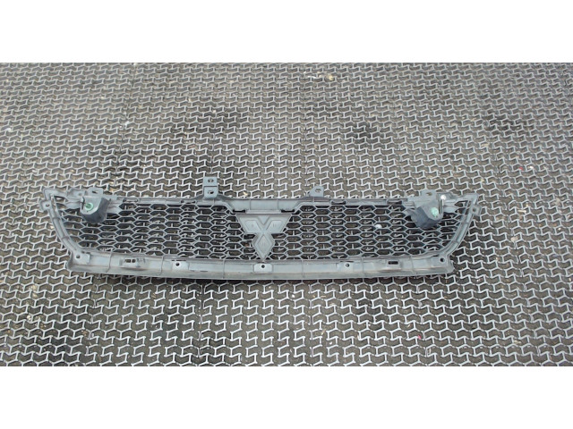 Решетка радиатора  Mitsubishi Outlander XL 2006-2012           2.4 