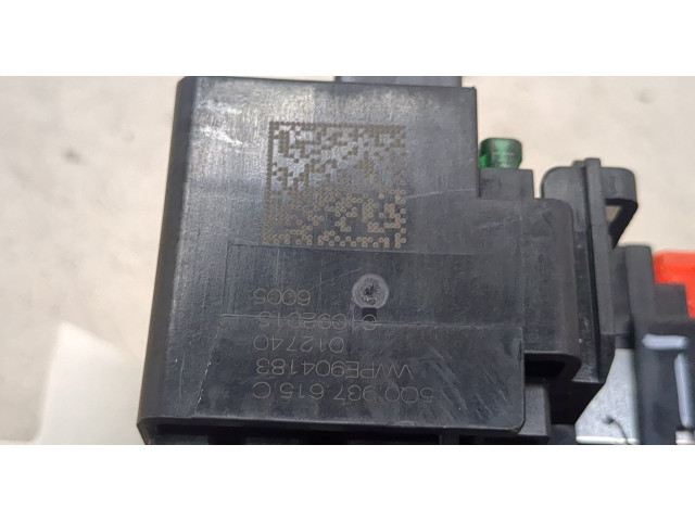 Блок предохранителей Skoda Octavia (A7) 2013-2023 5Q0937615C