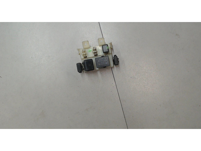 Блок реле Mitsubishi L200 1996-2006 MB665829 2.5