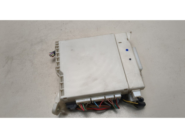 Блок предохранителей  Lexus IS 2005-2016      8273053050   