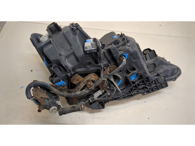 Фара передняя Lexus IS 2005-2013 левая