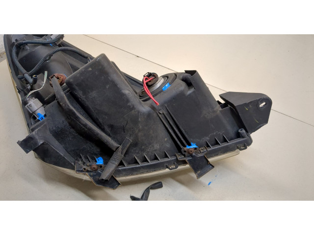 Фара передняя  Toyota Corolla Verso 2004-2009 левая 