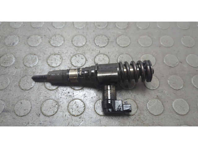 Форсунка топливная  Volkswagen Passat 6 2005-2010    03G130073S     