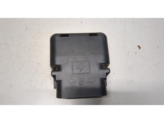 Крышка блока предохранителей  Chevrolet Tahoe 2006-2014          5.3