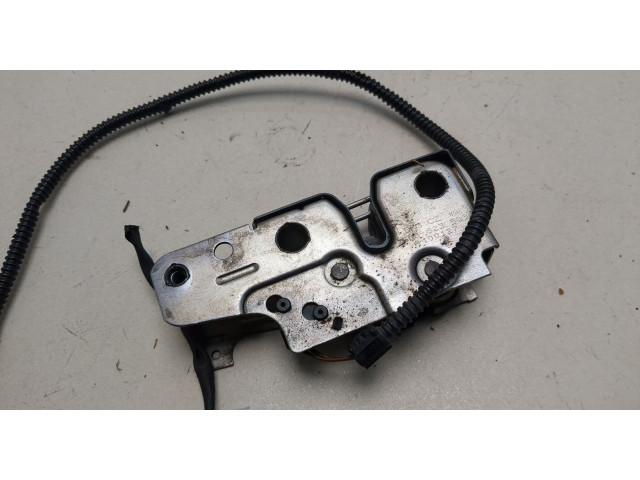 Замок капота  Volkswagen Tiguan 2007-2011     