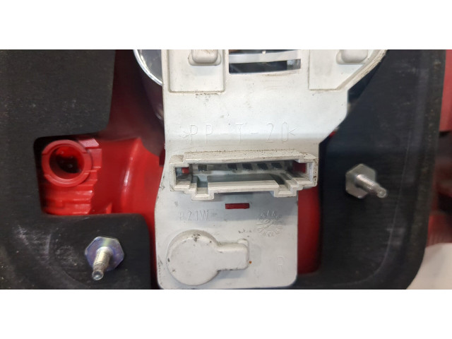 Задний фонарь          