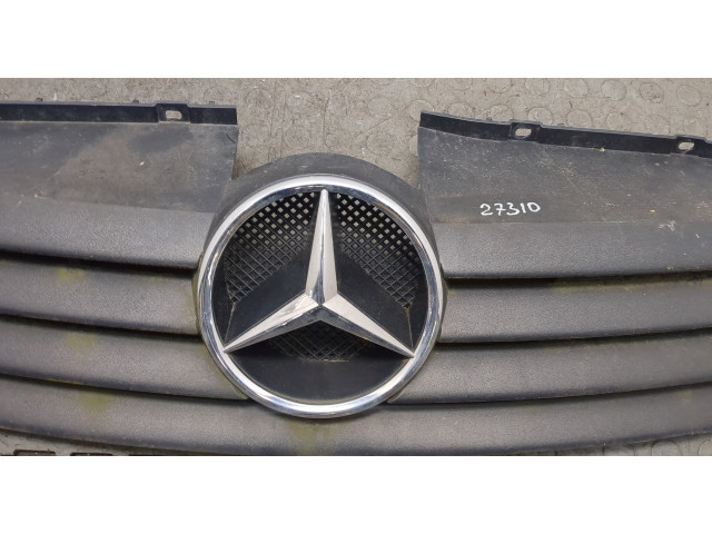 Решетка радиатора  Mercedes Vaneo          