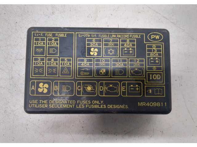 Крышка блока предохранителей  Mitsubishi Montero Sport / Pajero Sport 1996-2008      MR409811   