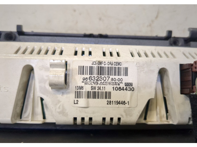 Дисплей бортового компьютера  Peugeot 407 281194461       