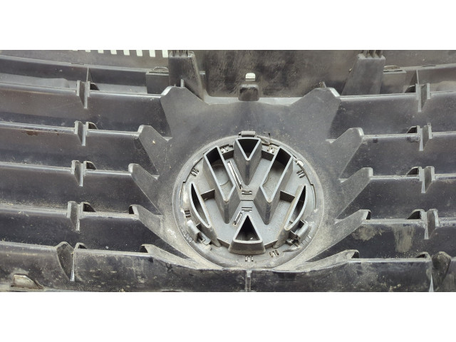 Решетка радиатора Volkswagen Passat 6 2005-2010 3C0853651AD