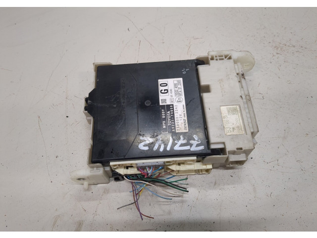 Блок комфорта  Toyota iQ      8922174050  