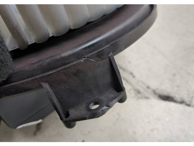 Моторчик печки  Ford Fusion 2012-2016 USA DG9Z19805B    DG9Z19805B   