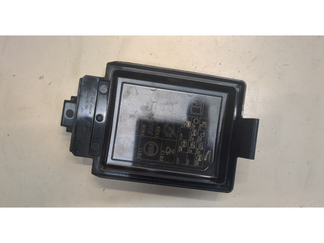 Крышка блока предохранителей Jaguar XE 2015-