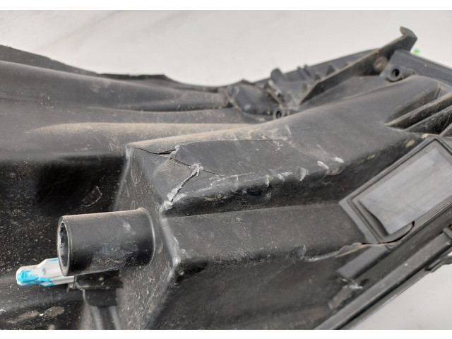 Фара передняя  Peugeot 3008 2016-2020 левая 