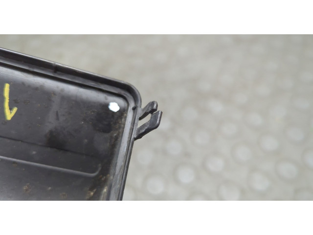 Крышка блока предохранителей  Tesla Model S 2012-2016         