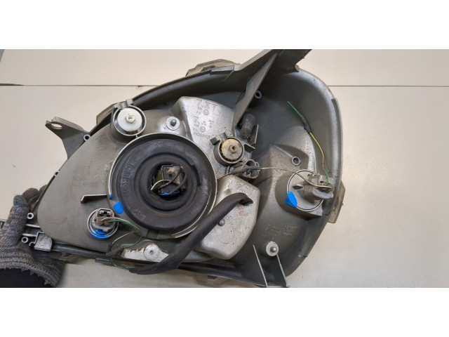 Фара передняя  Toyota Yaris 1999-2006 правая 