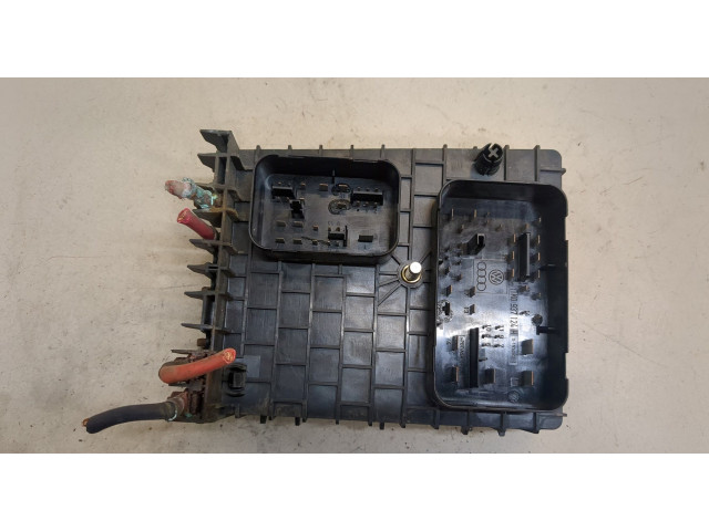 Блок предохранителей  Volkswagen Golf 5 2003-2009      11357049   
