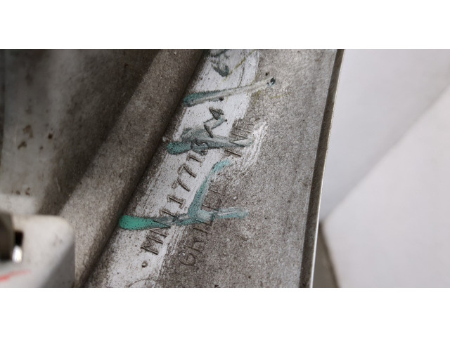 Решетка радиатора Mitsubishi Pajero / Montero 2000-2006