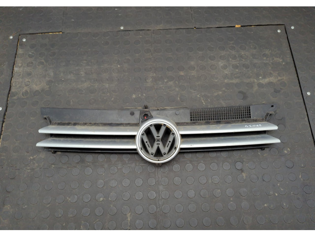Решетка радиатора  Volkswagen Golf 4 1997-2005          