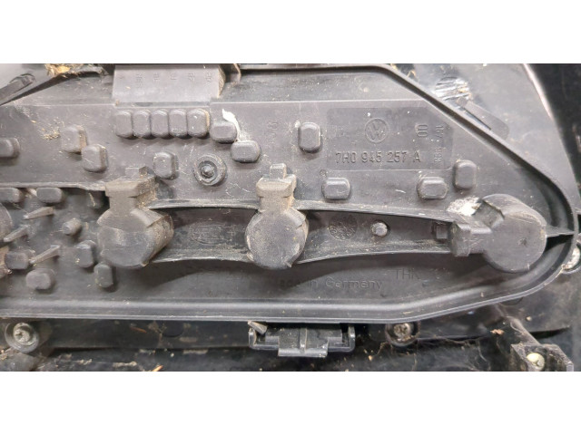 Задний фонарь 7H0945257A