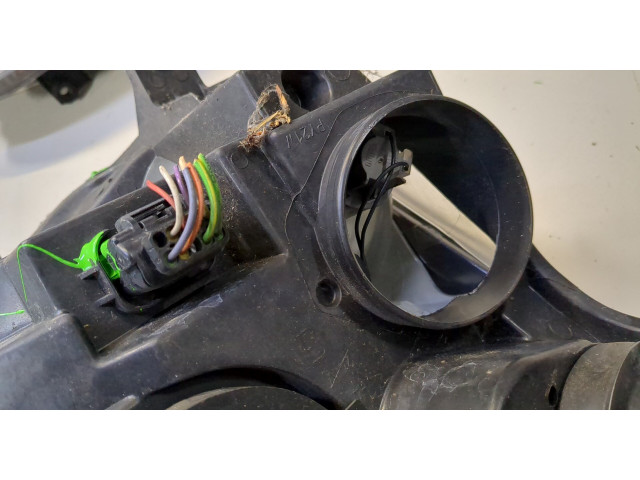 Фара передняя Peugeot Partner 2015- левая