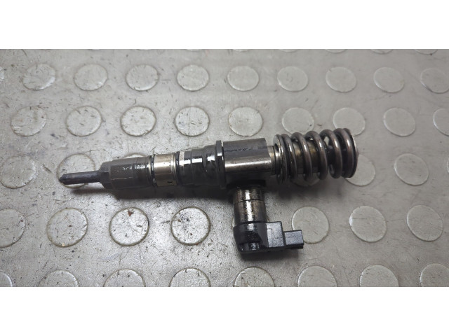 Форсунка топливная  Volkswagen Passat 6 2005-2010    03G130073S     