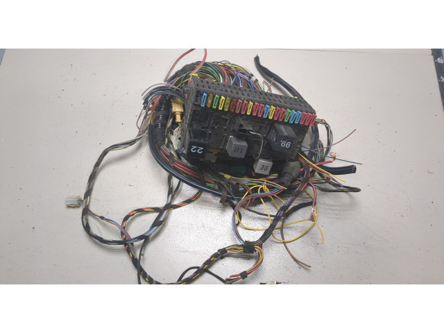 Блок предохранителей  Volkswagen Transporter 4 1991-2003           2.4