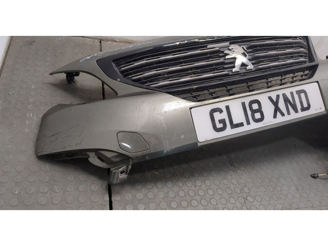 Бампер  Peugeot 5008 2017-2020 передний   