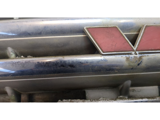 Решетка радиатора Mitsubishi Pajero 1990-2000