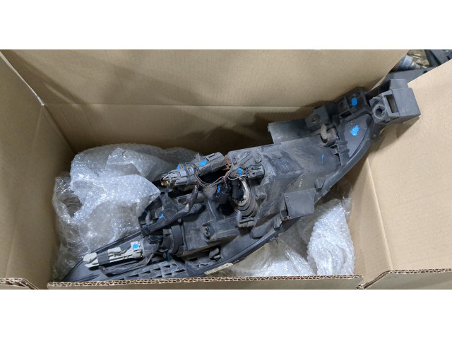 Фара передняя  Mazda 5 (CR) 2005-2010 правая 