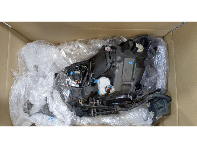 Фара передняя Lexus IS 2005-2013 правая