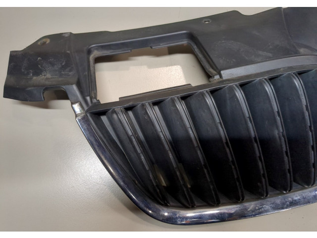 Решетка радиатора  Skoda Roomster 2006-2010          5J0853668A