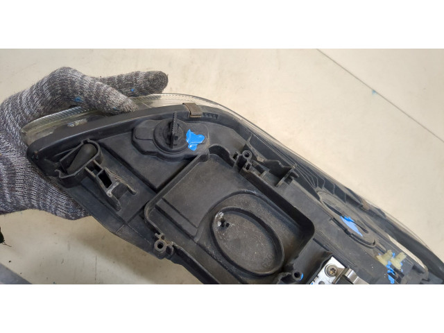 Фара передняя  Volvo C30 2010-2013 правая 
