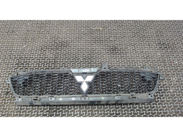 Решетка радиатора  Mitsubishi Outlander XL 2006-2012           2.4 