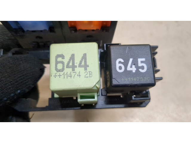 Блок реле  Audi A7 2010-2014         